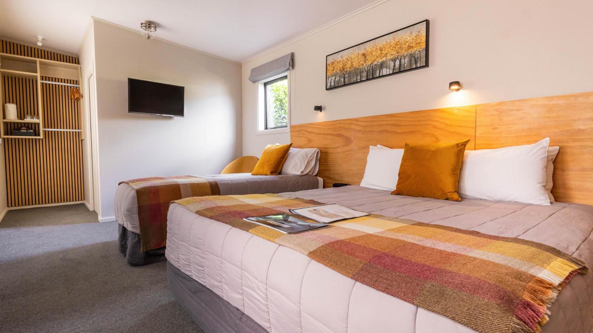 Bed and Breakfast Shakespeare House à Te Anau Extérieur photo