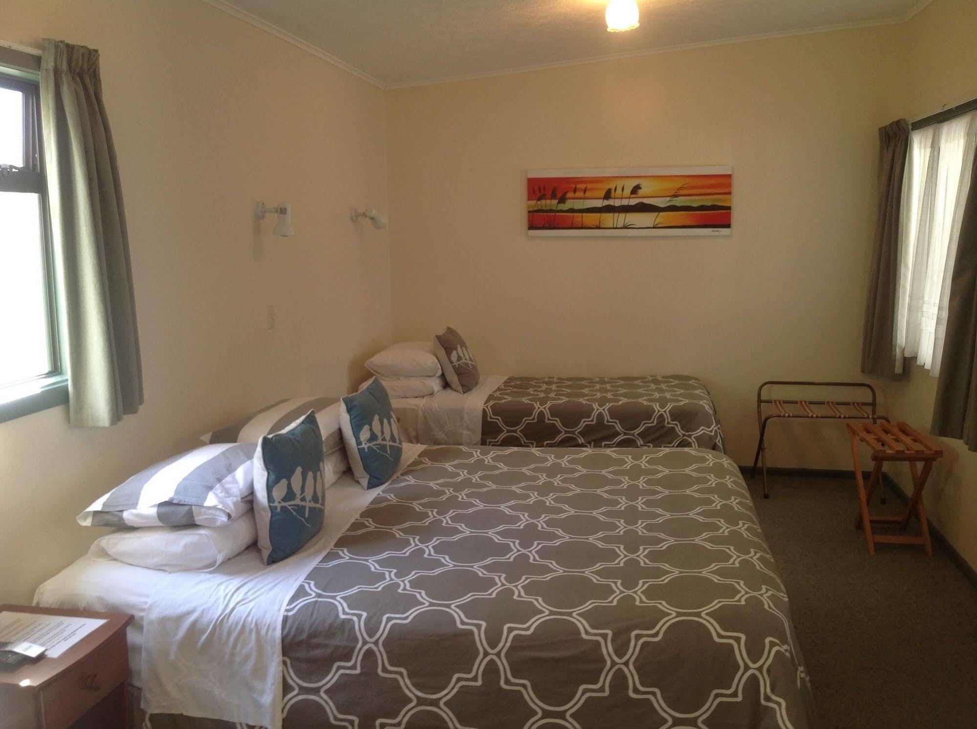 Bed and Breakfast Shakespeare House à Te Anau Extérieur photo