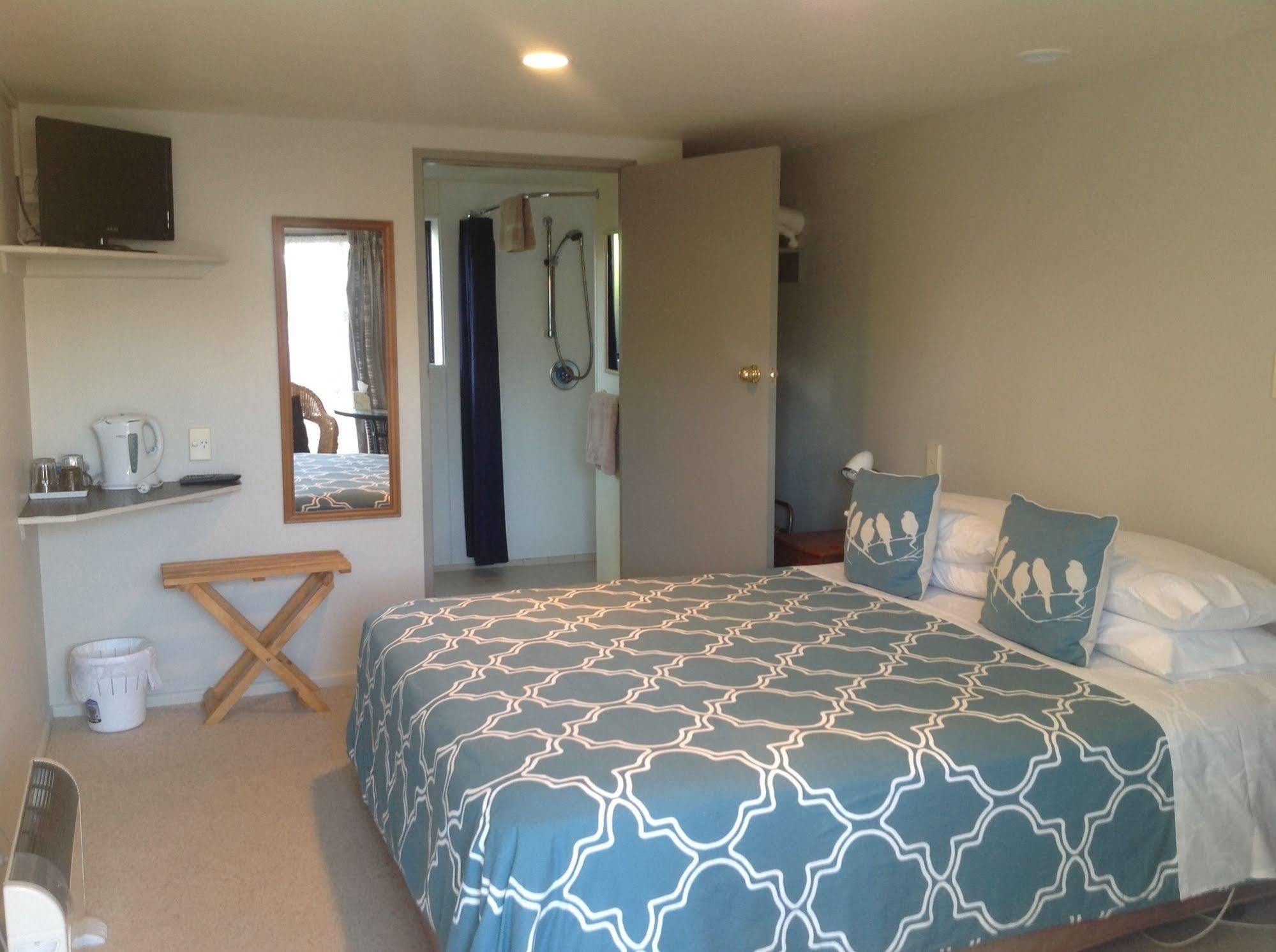 Bed and Breakfast Shakespeare House à Te Anau Extérieur photo