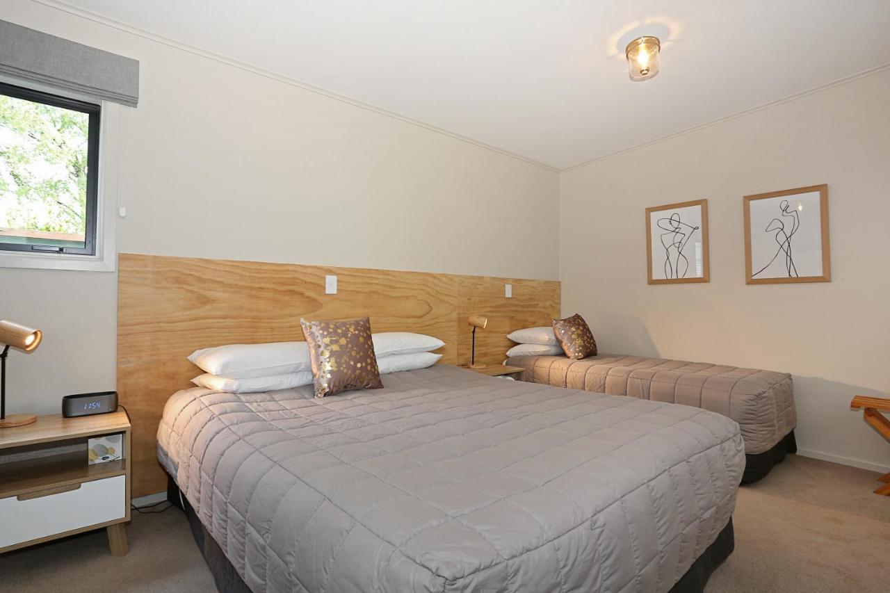 Bed and Breakfast Shakespeare House à Te Anau Extérieur photo